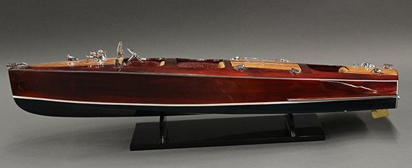 Chris Craft style model speedboat: Chris Craft style model speedboat, assembled by hand using seasoned mahogany, planked construction, the triple cockpit interior trimmed in leather and including detailed chromium plated steering wheel