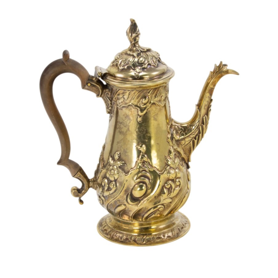 A silver-gilt coffee pot with wooden handle (1 of 5)