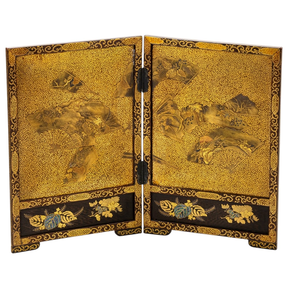 A Japanese lacquer table screen - 2