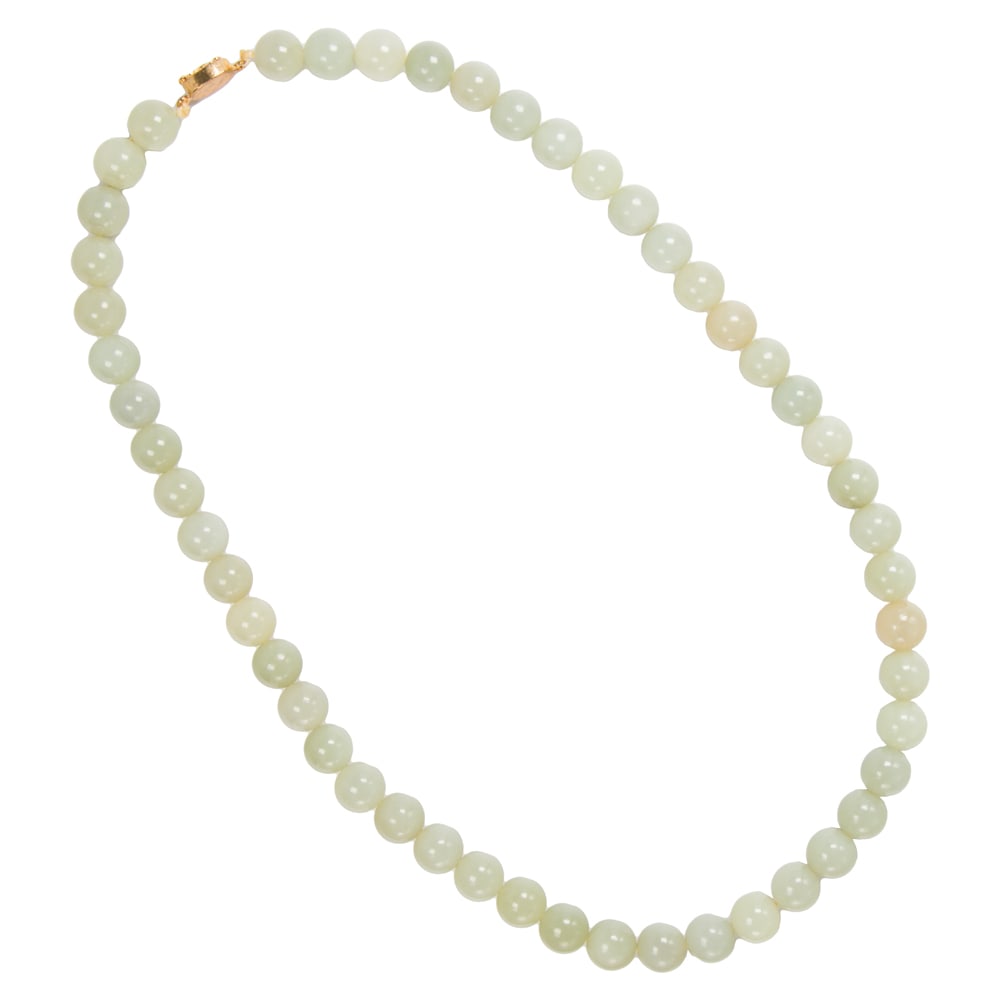 A Chinese white jade necklace (1 of 2)