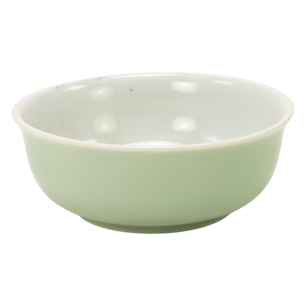 A Chinese celadon glazed bowl (1 of 2)
