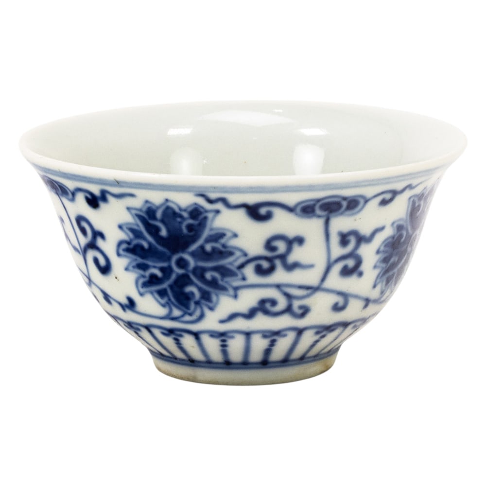 A Chinese blue and white 'lotus' cup