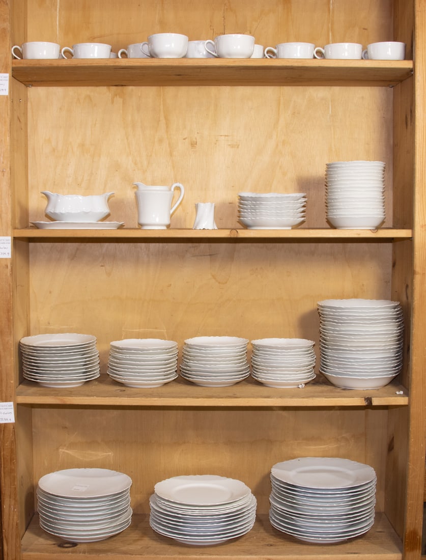 An assembled porcelain dinner service with scalloped edge (1 of 1)