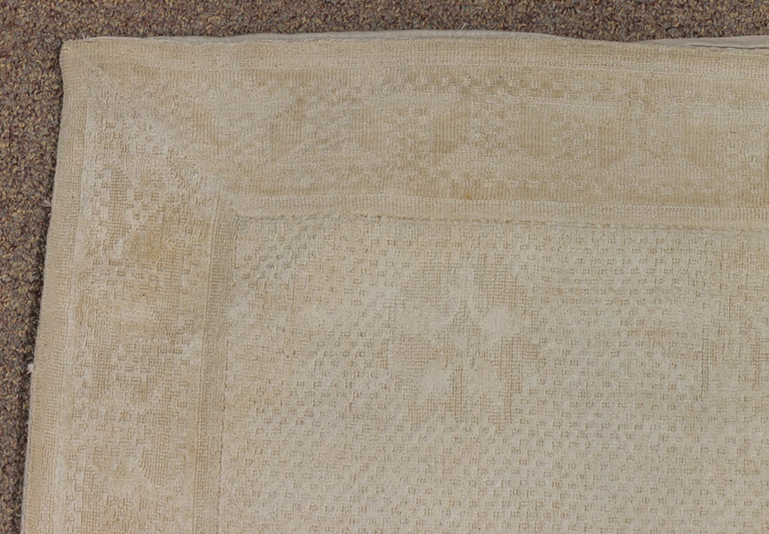 A large contemporary carpet - 4