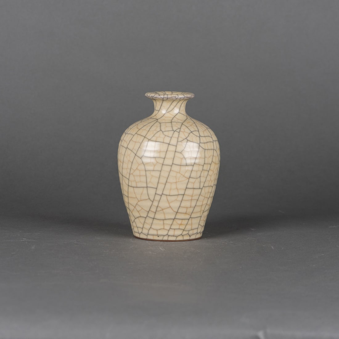 Chinese Ge-type crackle glazed vase (1 of 4)