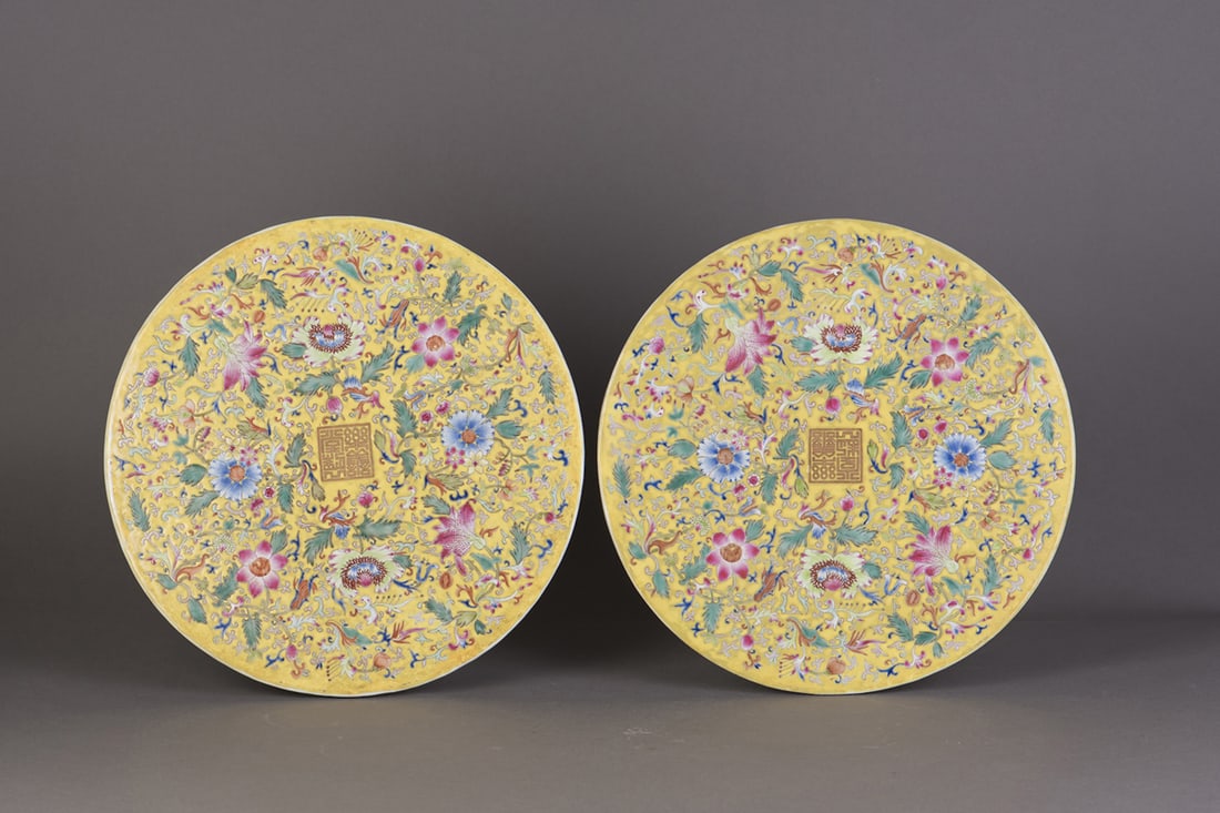 (lot of 2) Pair of Chinese famille rose circular plaques