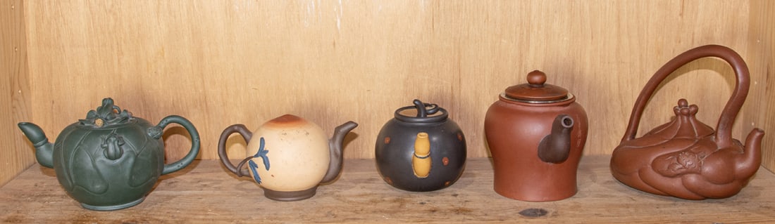 (lot of 5) Chinese Yixing teapots and a wine pot