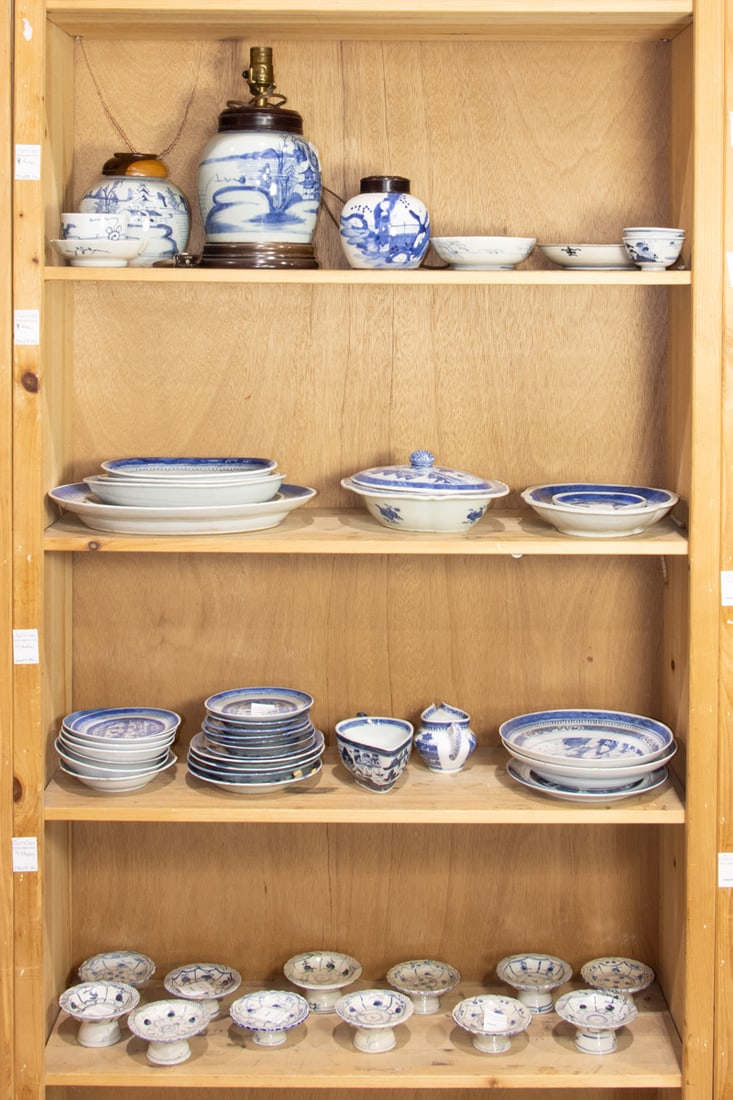 A group of Chinese export blue and white items
