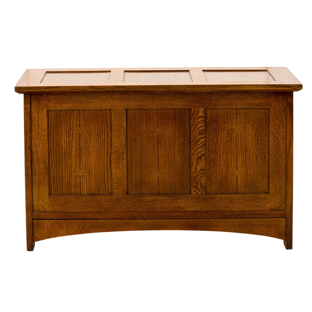 An Arts and Crafts style Stickley Audi blanket chest: An Arts and Crafts style Stickley Audi blanket chest, executed in quartersawn white oak, with butterfly joinery and cedar lined interior, date marked 2006, 25"h x 42"w x 21"d