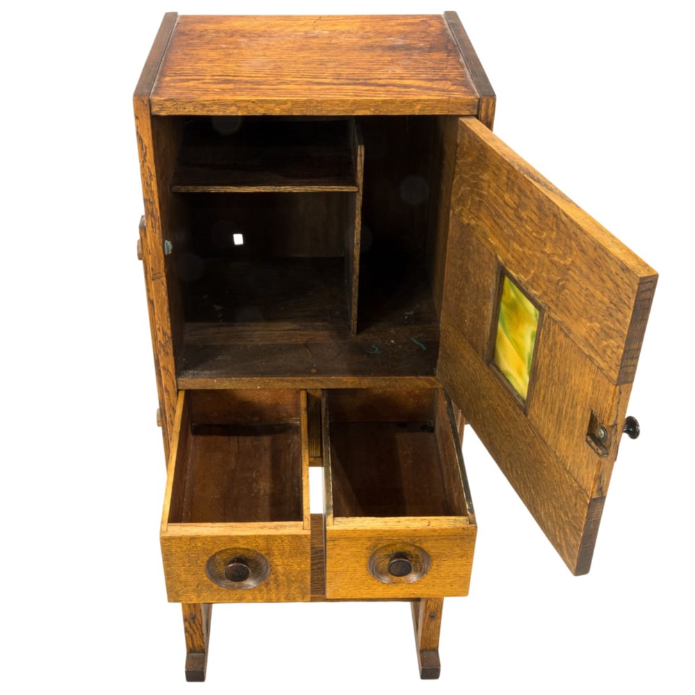 An Arts and Craft cabinet - 4