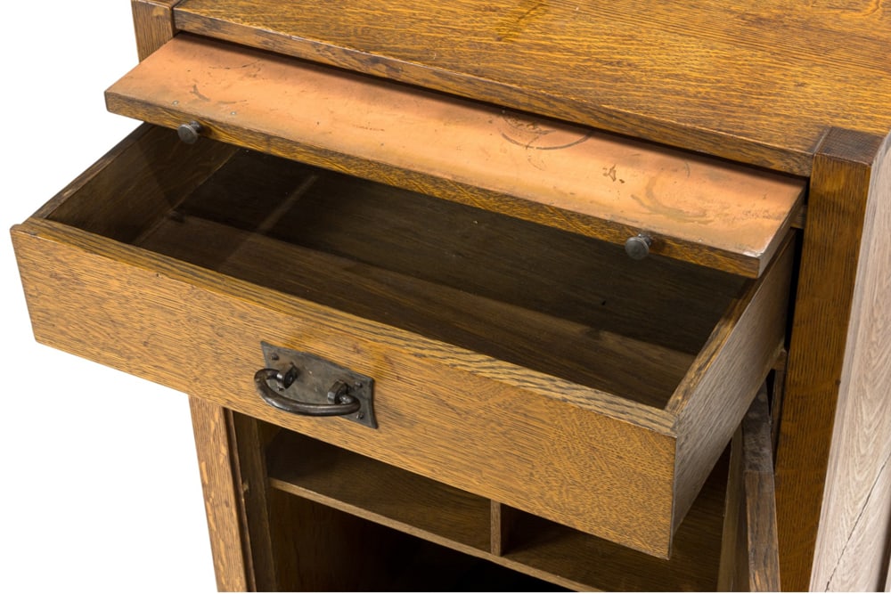A Gustav Stickley cellarette, model 87 - 5