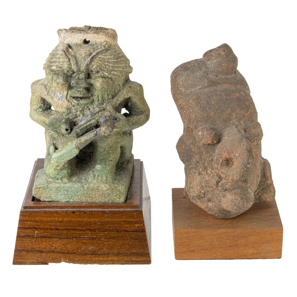 A group of two Pre Columbian style figures: A group of two Pre Columbian style figures, 3.25"h and 3.5"h (excluding display stands)