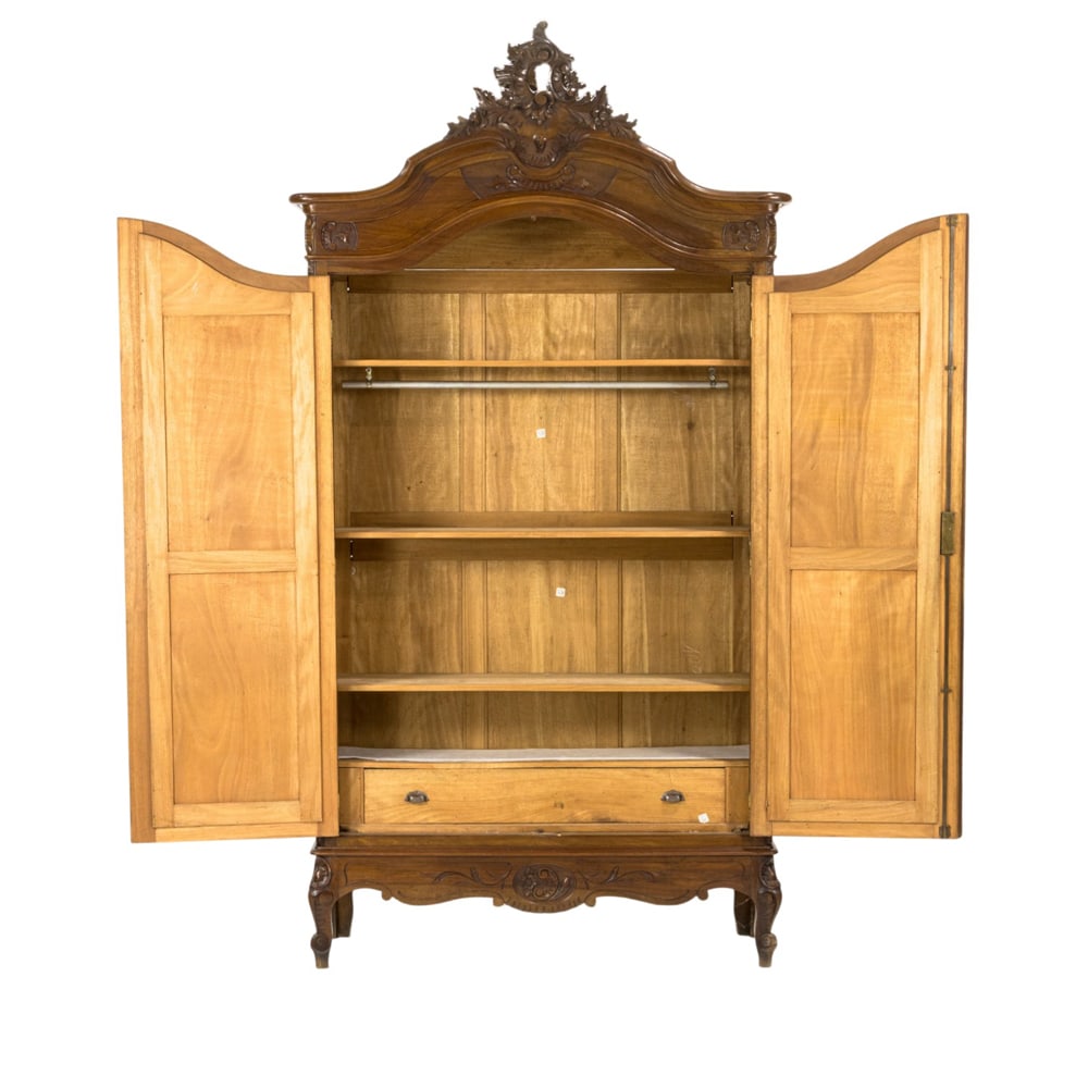 A Rococo style linen press - 4