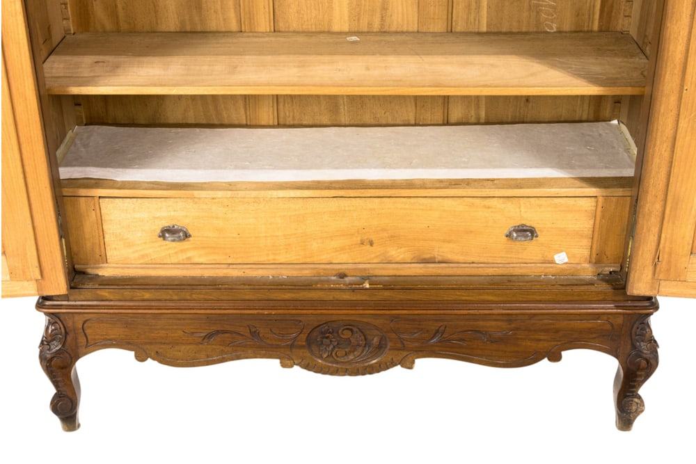 A Rococo style linen press - 5