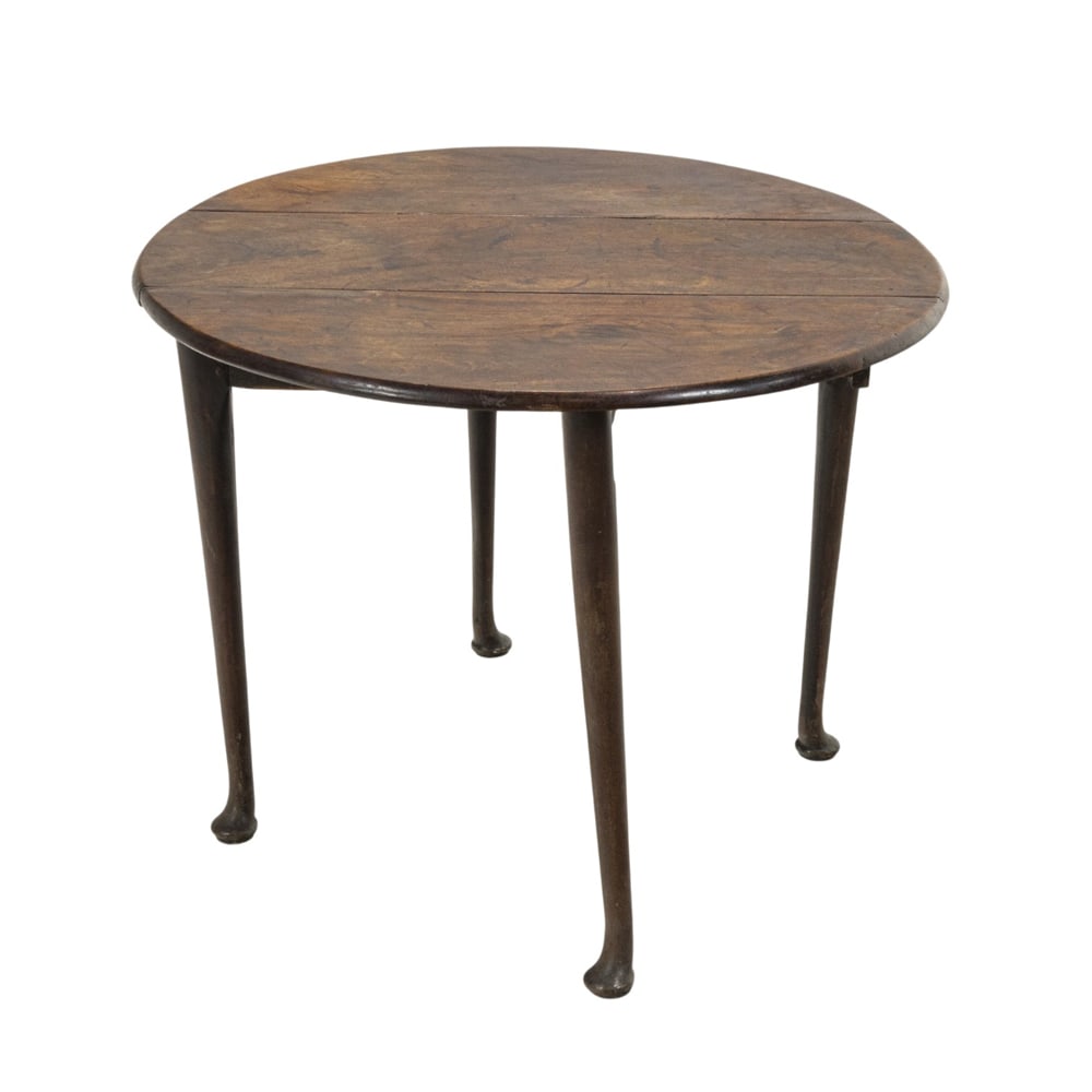 A Georgian drop leaf table, 18th century (1 of 4)