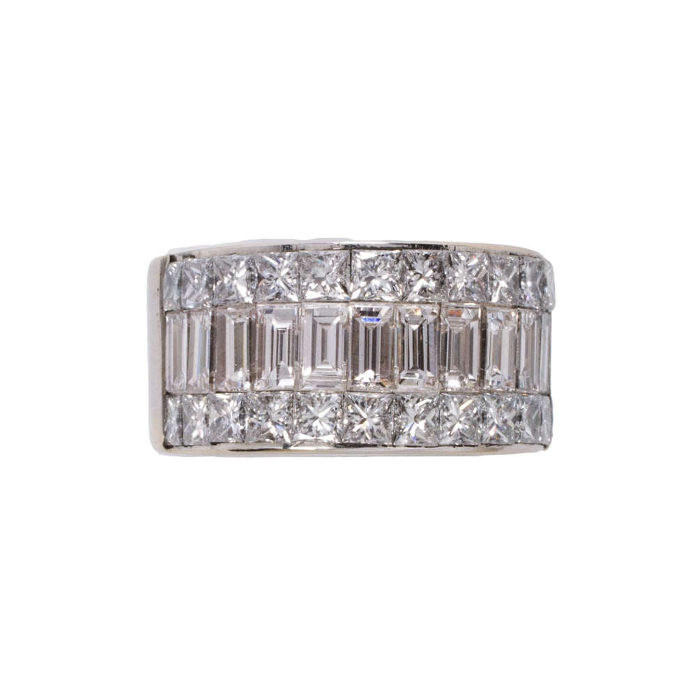 A diamond and 18k white gold ring (1 of 2)