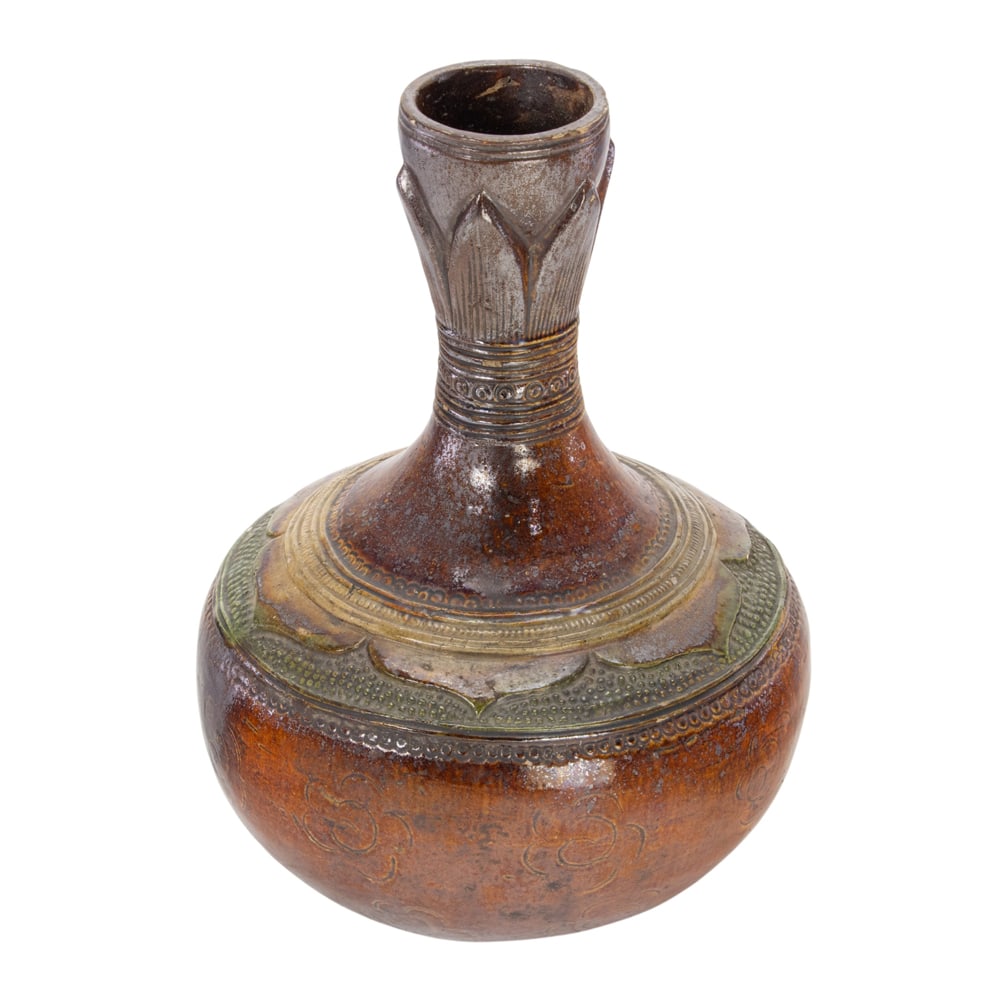 A Chinese sancai glazed vase (1 of 3)