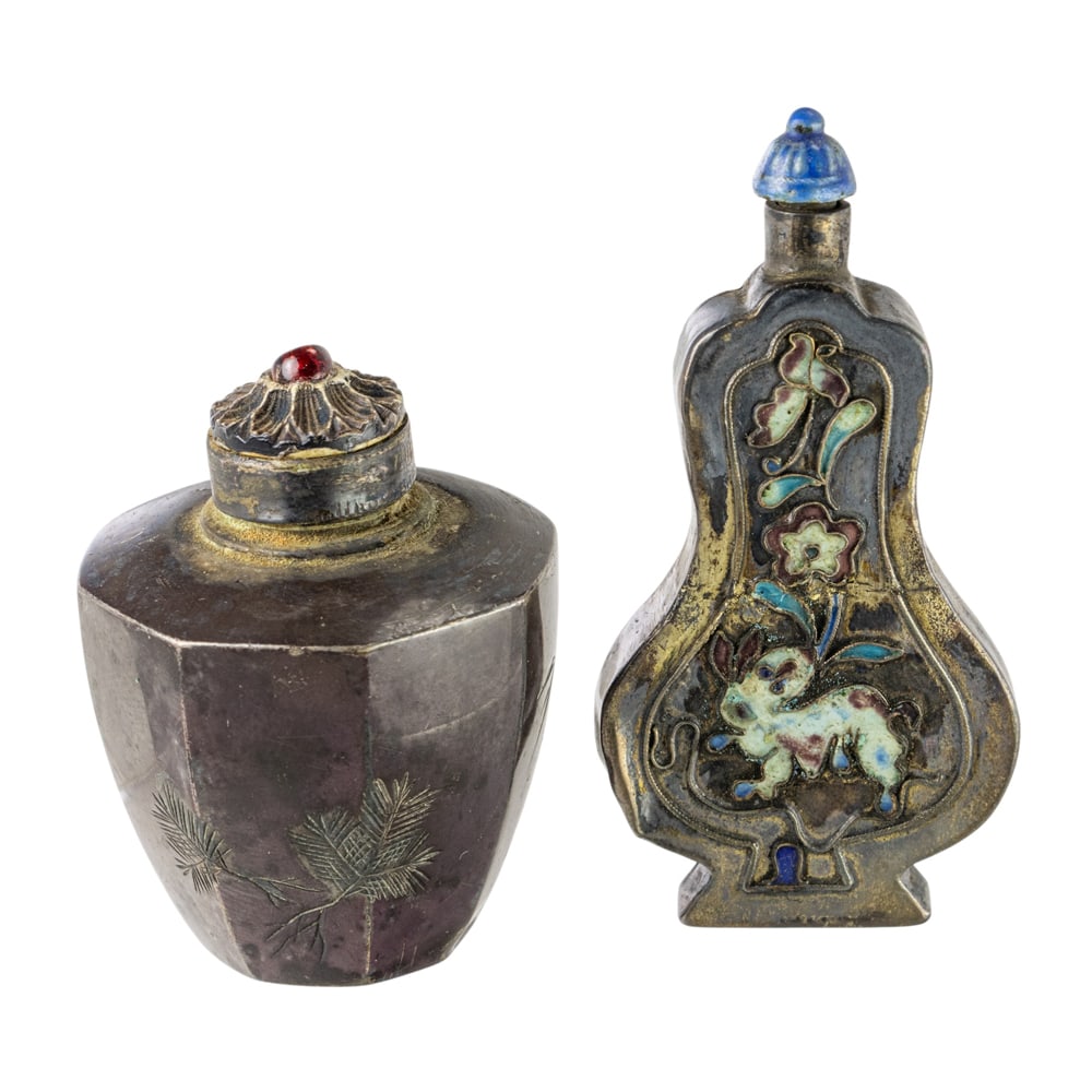 (lot of 2) Chinese and Japanese silver snuff bottles (1 of 3)