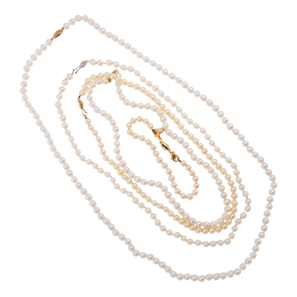 Five cultured pearl necklaces: Five cultured pearl necklaces The cultured pearls of varying colors; gross weight: 134.00 grams