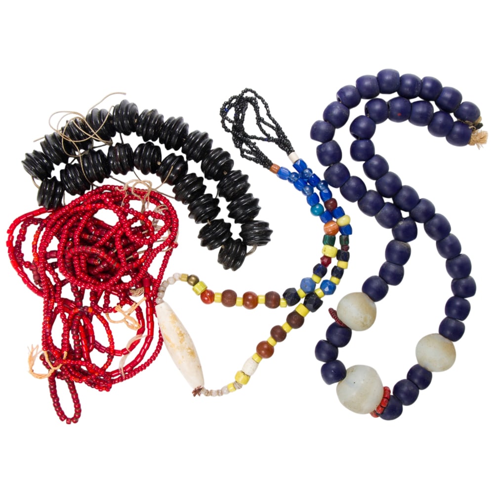 A miscellaneous group of beads (1 of 1)