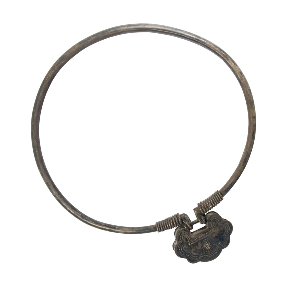 A silver tone necklace: A silver tone necklace Of Central Asian design; SOLD AS IS