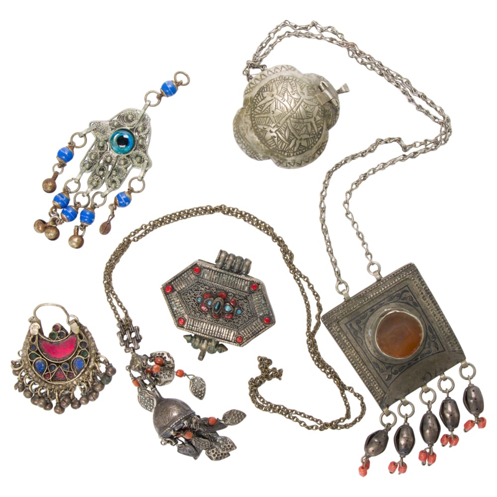A group of silver tone jewelry (1 of 1)