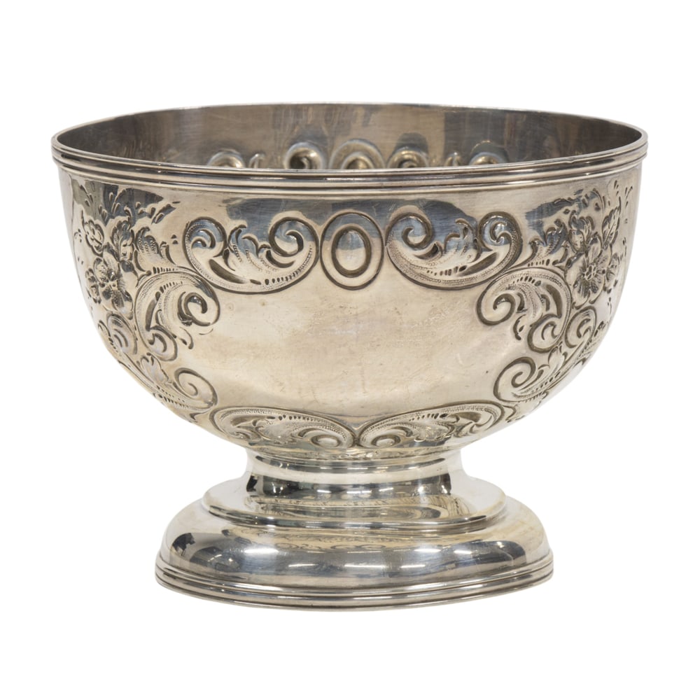 An Edwardian silver pedestal bowl with chased decoration, J. Round & Son: An Edwardian silver pedestal bowl with chased decoration, J. Round & Son, Sheffield, 1901, D. 5 1/2 in. (8.60 oz t.)