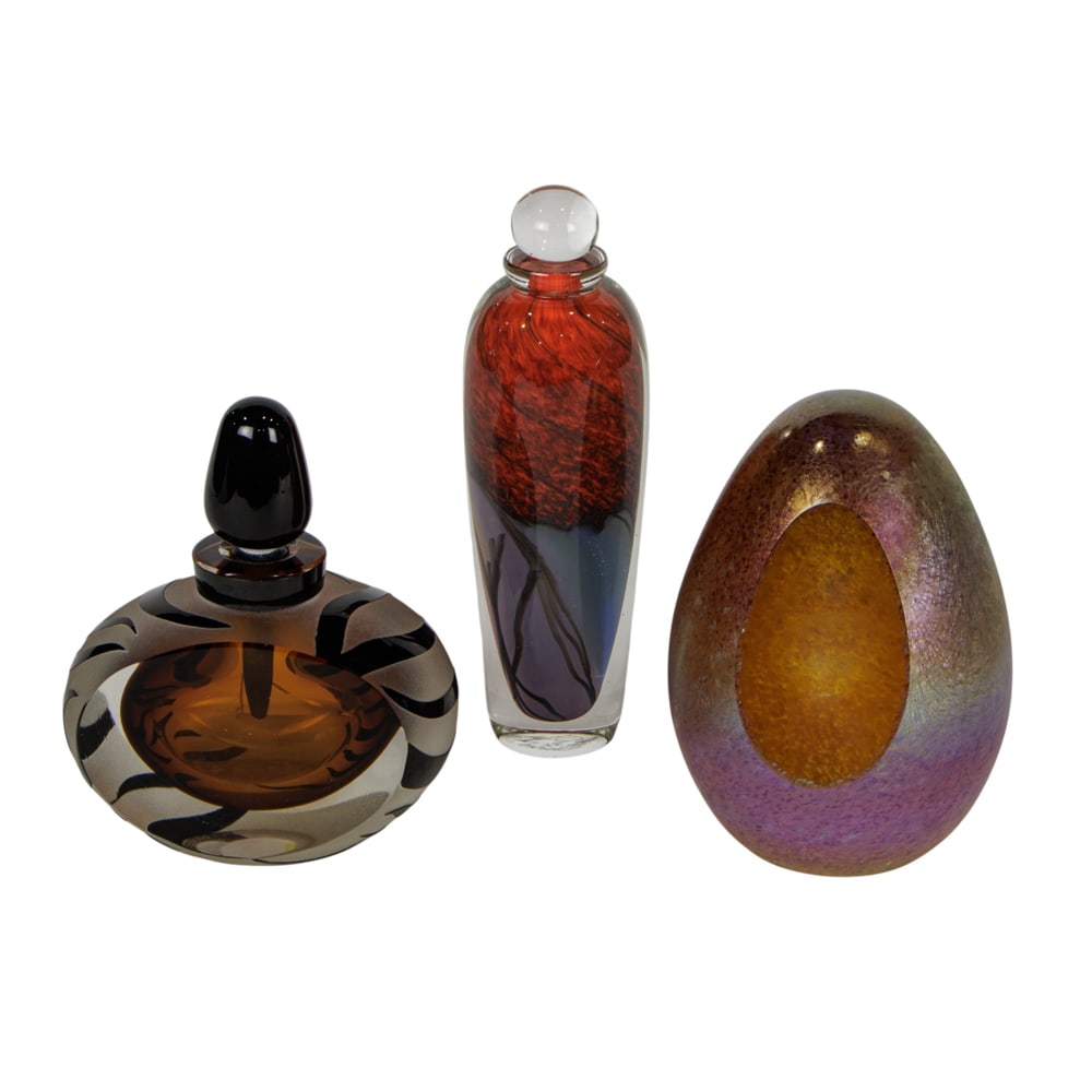 A group of three American studio paperweight glass: A group of three American studio paperweight glass, comprising Steven Man scent bottle, signed and dated 1990'; Correia tiger pattern scent bottle and a Carl Spurgeon geode egg, between 5"h and 7.5"h