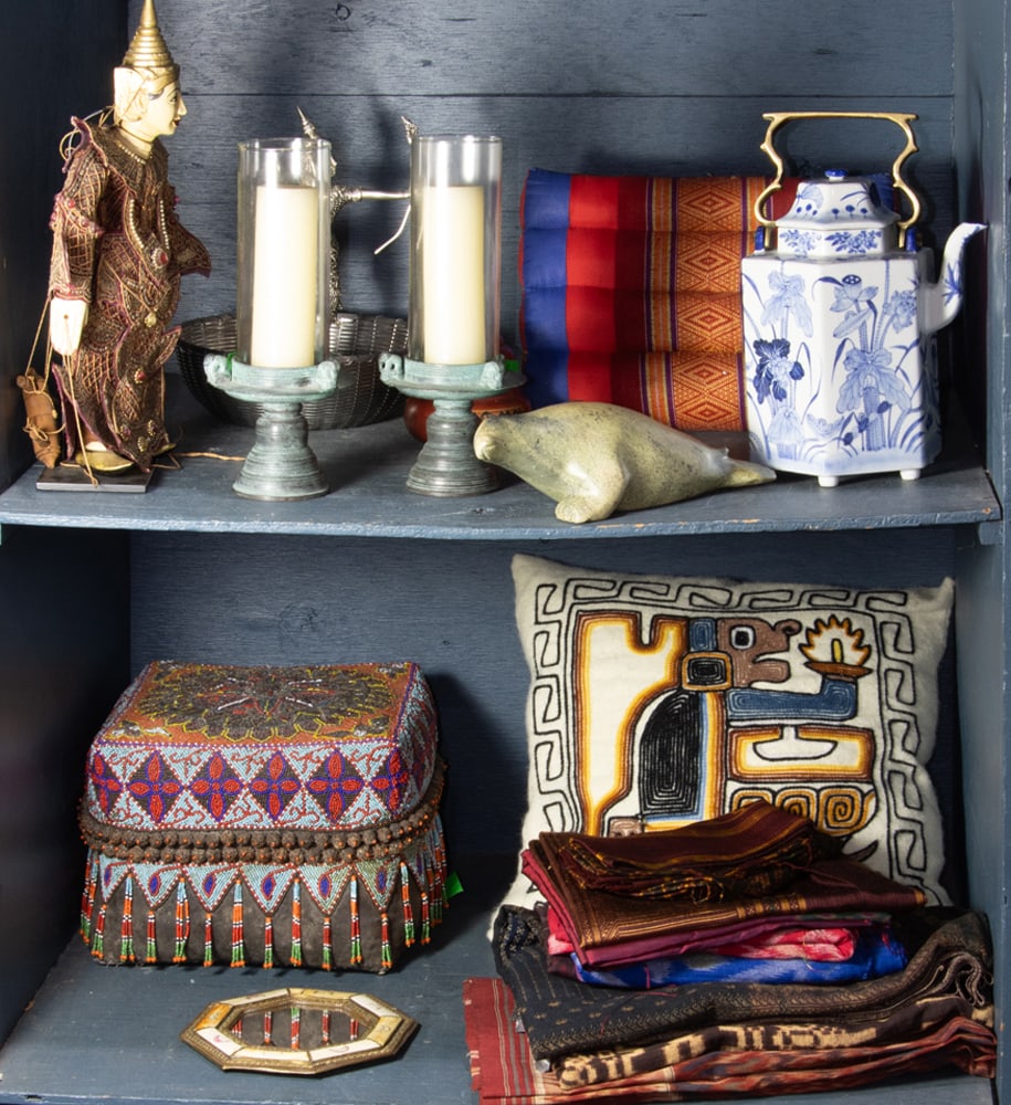 An assembled group of mainly decorative objects: An assembled group of mainly decorative objects, consisting of candlestick holder, jar, hexagonal mirror, throw pillow, fabrics, stone sculpture, etc. [approx. 23 total]