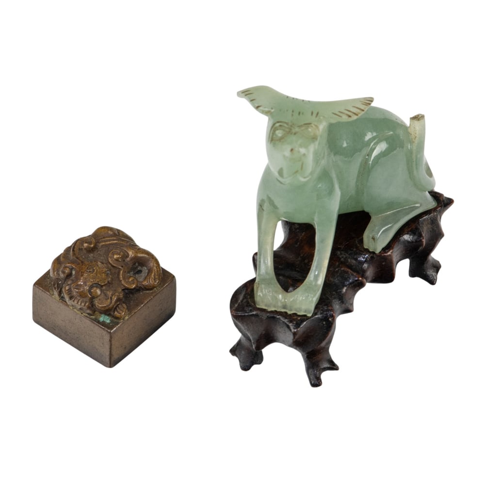 (lot of 2) Chinese hardstone carving of dog and bronze seals: (lot of 2) Chinese hardstone carving of dog and bronze seals. From 0.75" to 2.25" across.