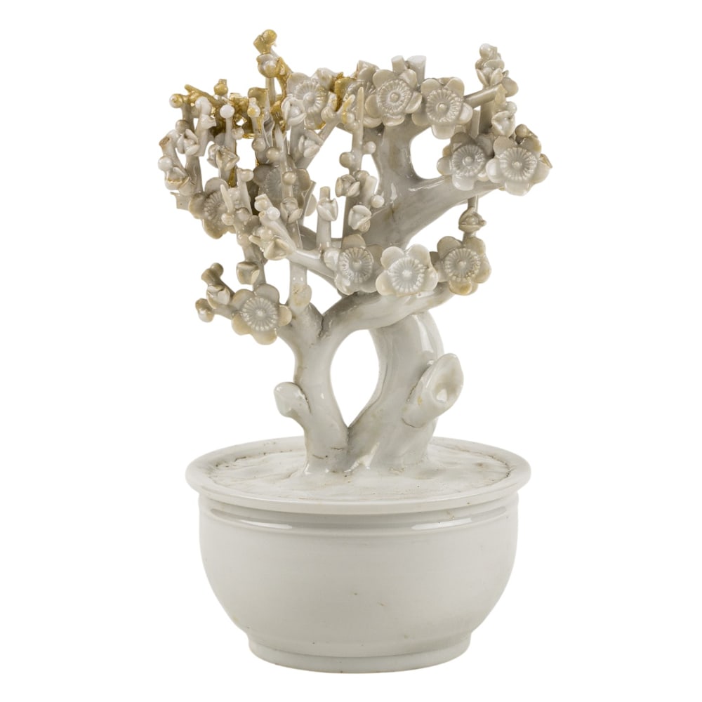 A Chinese Dehua porcelain model of a tree: A Chinese Dehua porcelain model of a tree. 6.375" high.