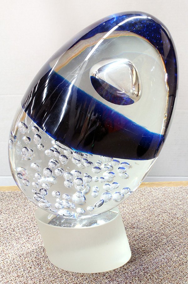 Elio Raffaeli (Italian B.1936) "4OVO" (egg): Elio Raffaeli (Italian B.1936) "4OVO" (egg), having a crimson center stratia above suspended bullicante, and rising on a molded cylindrical pedestal signed Elio Raffaeli, 16"h
