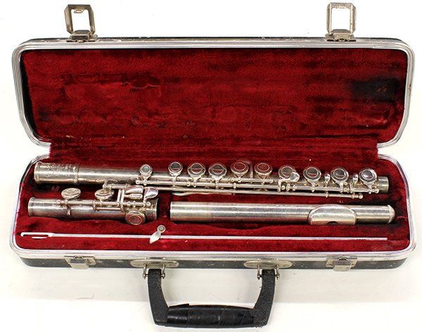 Selmer special 'Signet' flute,: Selmer special 'Signet' flute, executed in coin silver, in fitted case, marked, 26.5"l.