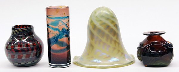 (lot of 4) Art glass group: (lot of 4) Art glass group, consisting of a mushroom lamp shade having a swirl decorated exterior, the iridescent interior with an onion skin finish continuing to the ruffle decorated border 7"h, a ta