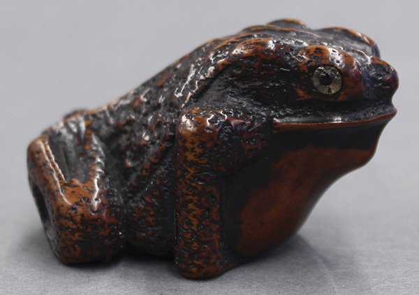 Japanese Boxwood Netsuke, Toad: Japanese boxwood netsuke, late Edo/Meiji period, of a realistically rendered toad, underside marked 'Ichiraku', 2"l; Provenance: Unaccessioned items from The Honolulu Museum of Art