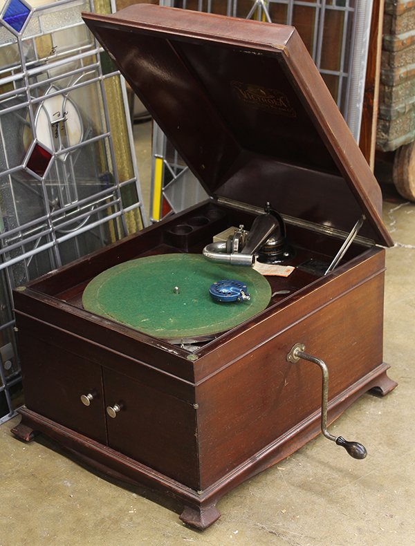 Victor Talking Machine Co. cased table top Victrola: Victor Talking Machine Co. mahogany cased table top Victrola, 15"h x 19"w x 16"d. Provenance: The Jeff Sahadi collection