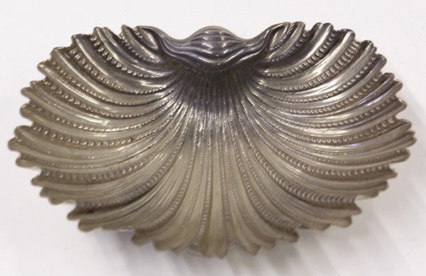 Buccellati sterling pin tray: Buccellati sterling pin tray, in the form of a clam shell raised on shell feet, with impressed mark 'Buccellati Sterling Italy', 1.5"h x 6.5"w 5"d. Provenance: Property from a private collection to be