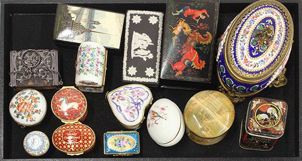 (lot of 15) One tray of associated porcelain, laquer,: (lot of 15) One tray of associated porcelain, laquer, metal, and other decorative boxes, including (5) porcelain Limoges boxes (3) Halcyon Days enamel boxes, (2) Russian hand painted lacquer boxes, an
