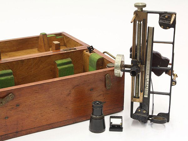 Navel navigation instrument: Navel navigation instrument, executed in cast iron and brass with engraved mark U S Navy 1954, cased in fitted wooden box with brass latches and handles, 5"h x 10.5"l