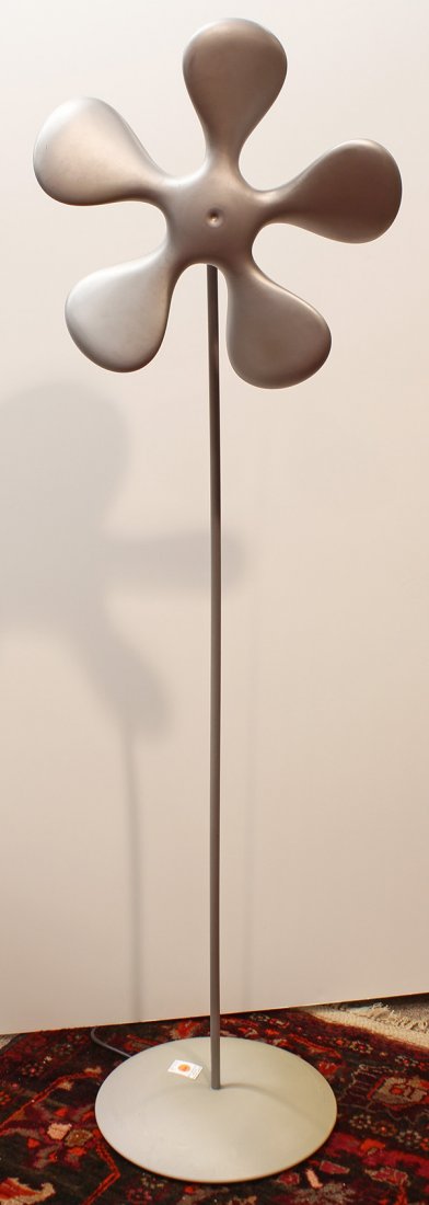 Elmar Flottotto "Flower Power" standing floor fan: Elmar Flottotto "Flower Power" standing floor fan, executed in silver ABS, the soft flower form, having a high density foam blade, produced by Heckhausen & Zetsche, Germany; Note: Extremely quiet moto