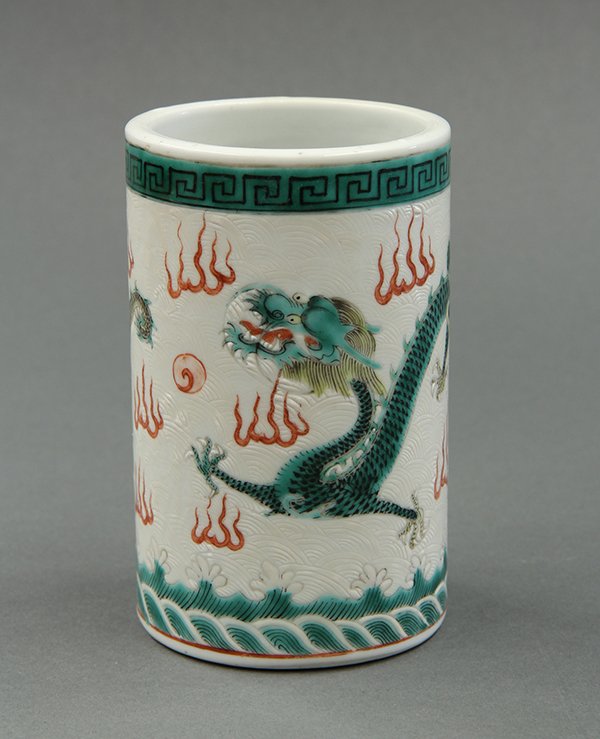 Chinese Famille Verte Dragon Brush Pot: Chinese famille verte porcelain brush pot, decorated with two dragons chasing a floating pearl over a wave sgraffito ground, the base with Guangxu mark (star cracks),4.5"h