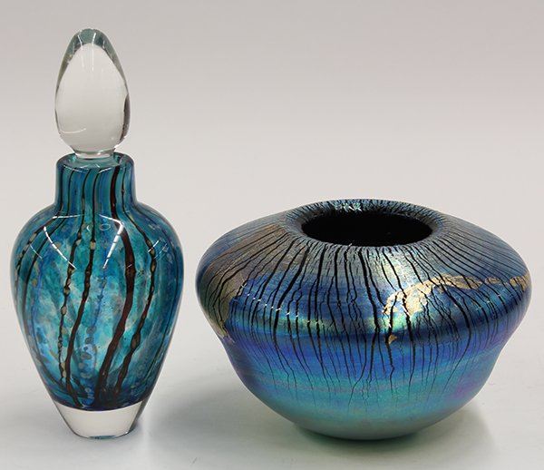 Studio Art glass group: (lot of 2) Studio Art glass group, consisting of a Robert Eickholt vessel executed in 1982, the bulbous form having an iridescent surface with gilt accents cut to black, signed, "R. Eickholt, 1982", 4