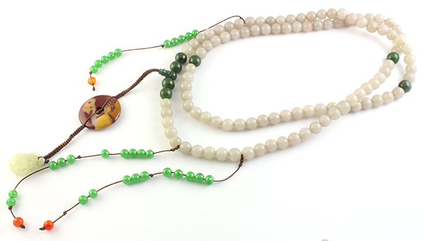 Multi-color bead necklace: Multi-color bead necklace composed of white quartz, green nephrite, carnelian, jasper, carved serpentine and green glass