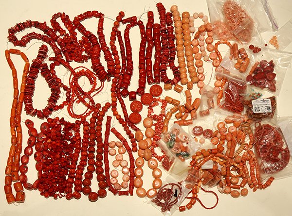 Collection of beads: Two bag lots containing a collection of quartz, dyed coral, labradorite and miscellaneous beads