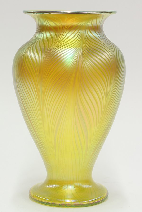Scott Beyers for Orient & Flume art glass vase: Scott Beyers for Orient & Flume art glass vase, of urn form with a flared rim and tapering to a circular foot, executed with a citron pulled feather design on a gold aurene ground, signed 'Scott Beyer