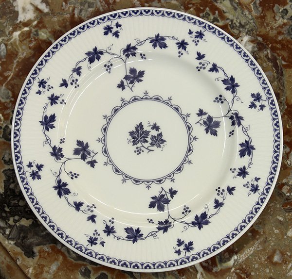 Royal Doulton partial dinner service for twelve in the: (lot of 104) Royal Doulton partial dinner service for twelve in the "Yorktown" pattern, consisting of dinner plates, 10.5"dia.; (13) salad plates; (9) bread plates; (19) luncheon plates; (6) cereal bo