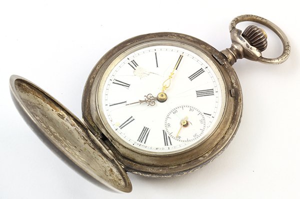 Nielo silver and rose gold hunting case pocket watch: Nielo silver and rose gold hunting case pocket watch having a white porelain dial (damaged), Roman numerals, subsidiary seconds dial, Louis XIV gilt hands, 15 jewel movement, stem wind, lever-set, wit