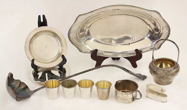 American sterling silver table accessories, 24.95 troy: (lot of 12) American sterling silver table accessories, consisting of The Merrill Shops associated creamer and Japanese style sugar basket; two International Silver bread plates; Weidlich Sterling Spo
