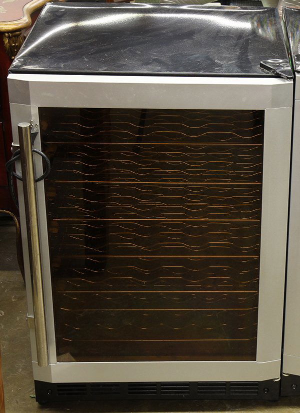 Magic Chef wine cooler, Model MCWC50DBT, having chrome Aug 09, 2014