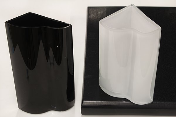 Jarvie Nautvarvi, Sarpaneva, black and white vases for: Jarvie Nautvarvi, Sarpaneva, black and white vases for Finland